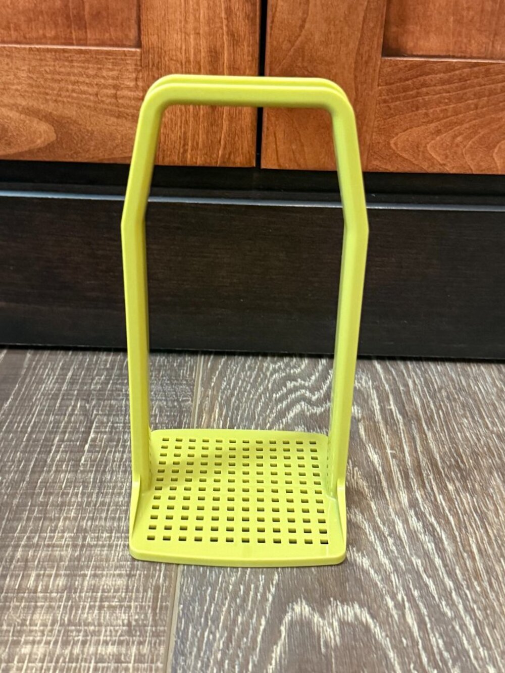 Tupperware Pick-A-Deli Pickle Container - Picture 8 of 13